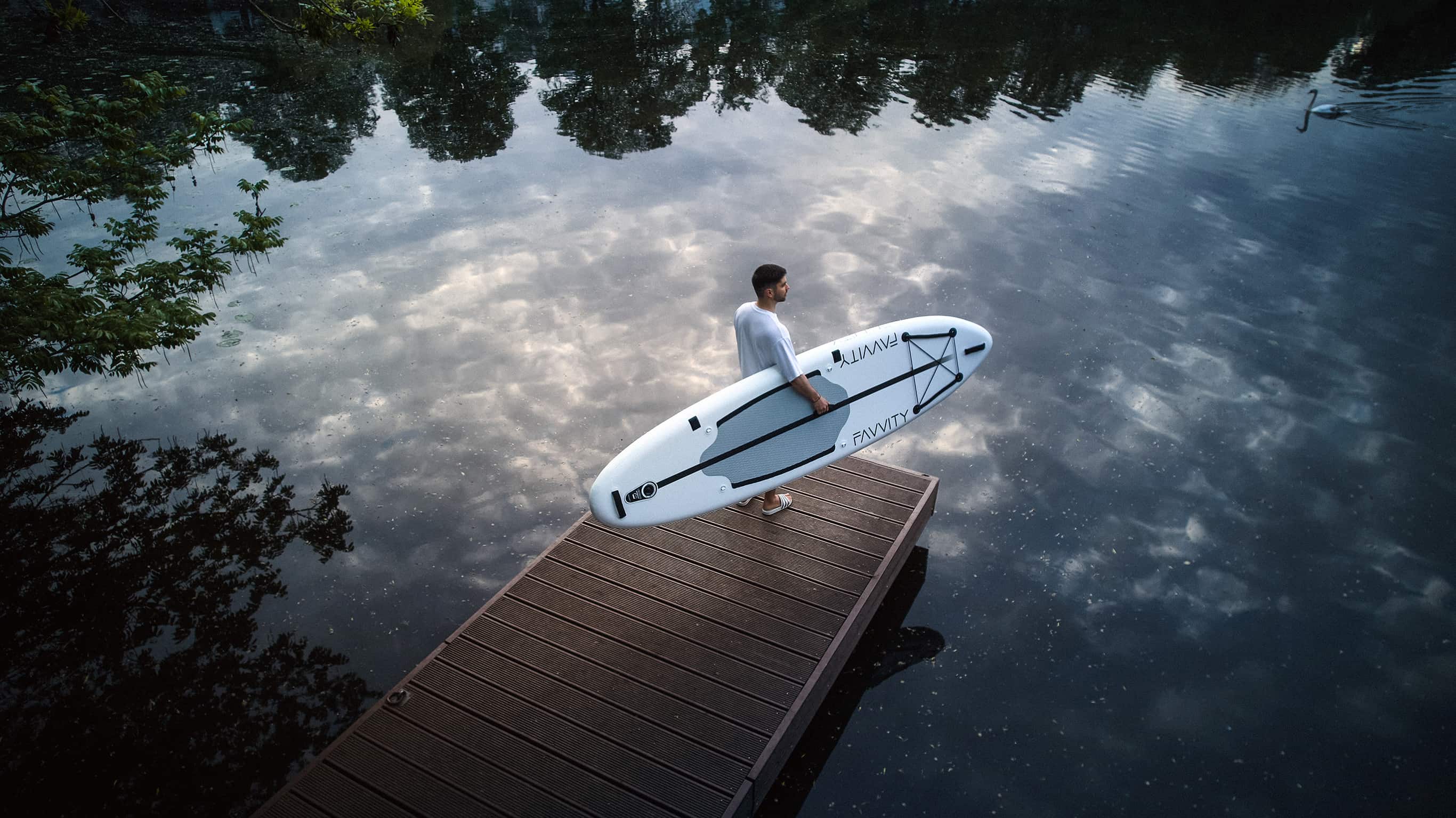 Favvity SUP Set auf dem Wasser – aufblasbares Stand Up Paddle Board für Anfänger & Fortgeschrittene